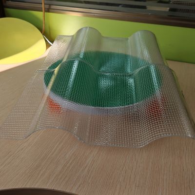 좋은 가격 충격 저항성을 위한 강화 섬유 천 골격을 갖춘 내구성이 뛰어난 투명 성능 PET 채광 타일 온라인으로