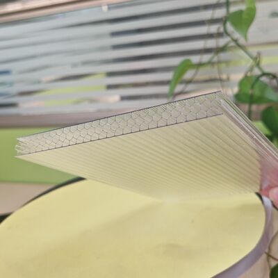 좋은 가격 Clear Blue Green Bronze 2.1m*5.8m Honeycomb Polycarbonate Sheet Lightweight High Strength and Excellent Structural Performance for Roofing 온라인으로